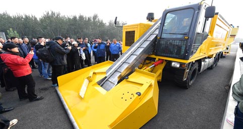 北京：移动融雪车首次亮相