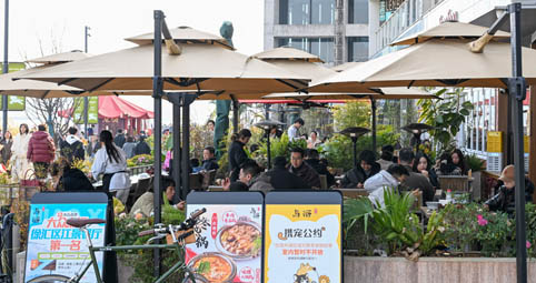 在规范中聚起外摆经营烟火气 上海激发消费新活力